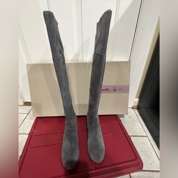 Clarks Barley Ray Grey Suede Boot size 8M - Picture 3 of 7